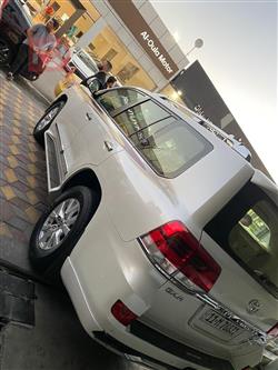 تۆیۆتا لاند کروزەر